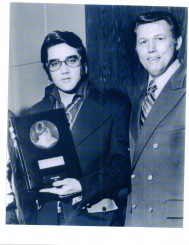1971 Aug 28_Elvis and Bill Cole cropped.jpg